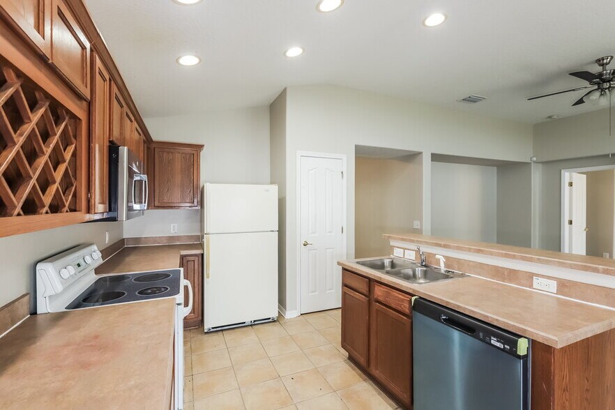 Building Photo - 11160 Golden Silence Dr