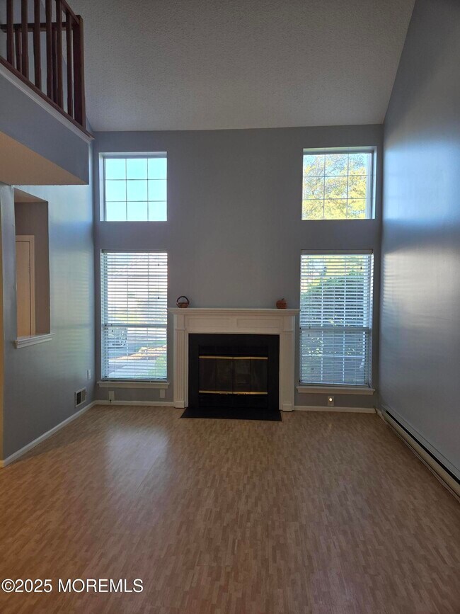 Building Photo - 248 Daffodil Dr