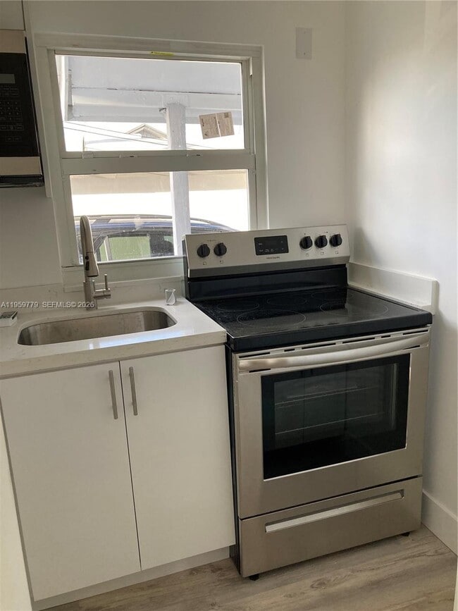 Building Photo - 1719 NW 1st St