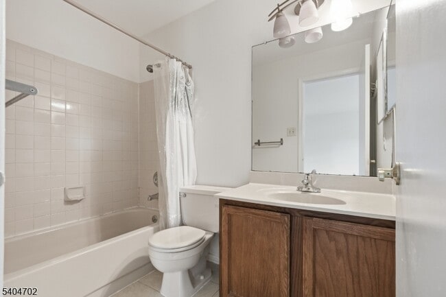 Building Photo - 374 Aldeburgh Ave