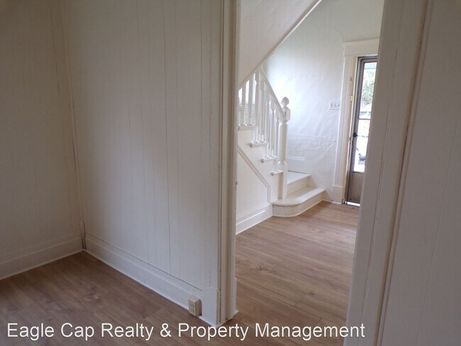 Building Photo - 3 br, 1.5 bath House - 164 E Delta