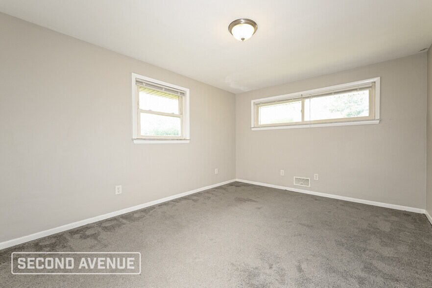 Building Photo - 304 Garden City Dr