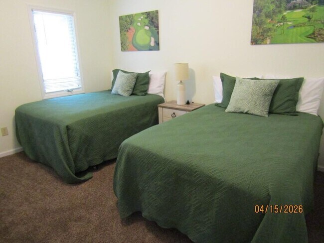 Building Photo - 1221 Lake Dr