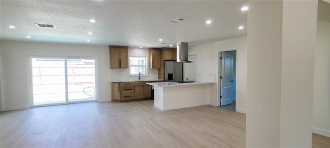 Building Photo - 4018 29th Ave W