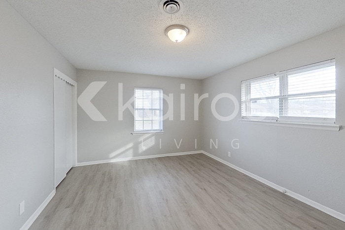 Building Photo - 738 Willowood Ln