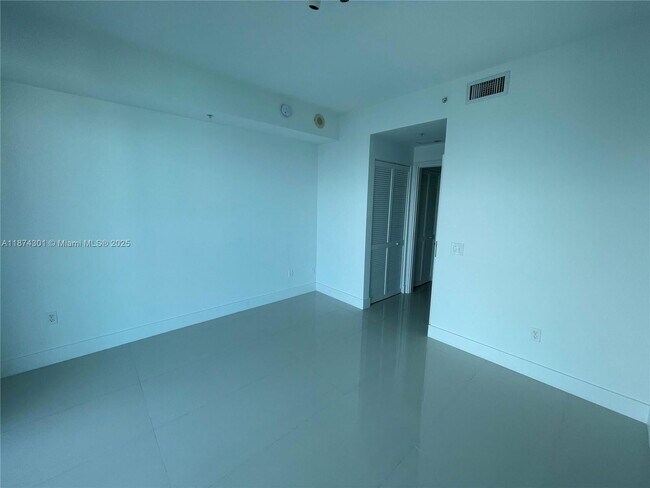 Building Photo - 300 S Biscayne Blvd