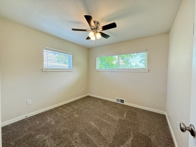 Building Photo - 1442 E Broadway St