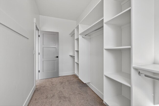 Building Photo - BRAND NEW3 BED 2.5 BATH TOWNHOME WITH 2 STALL GARAGE