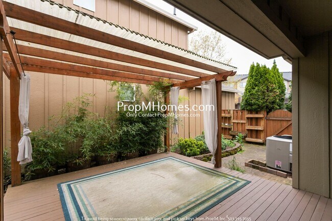 Building Photo - Gorgeous Updated Home in Witch Hazel!