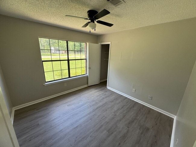 Building Photo - 3820 Donna Dr