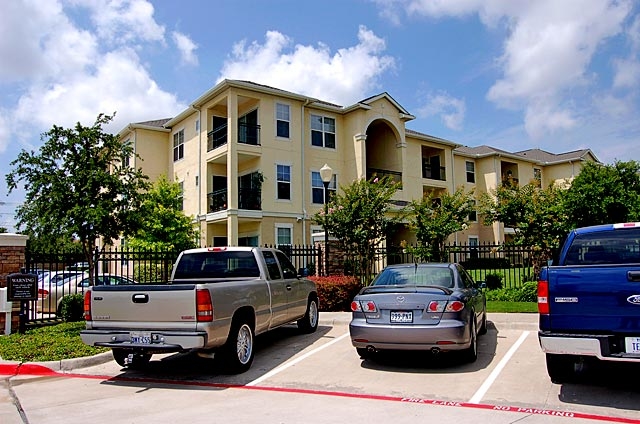 Primary Photo - Gateway Park Apartments