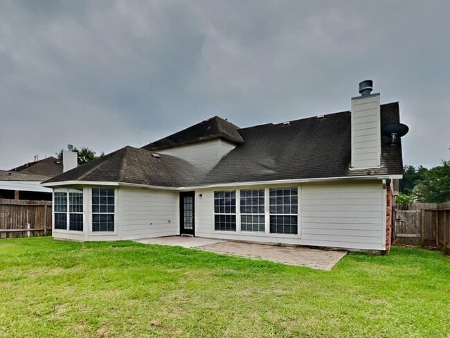 Building Photo - 439 Pinewood Ridge Dr