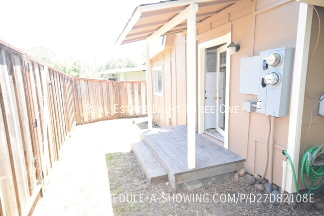 Building Photo - 3250 Greenbrae Ln