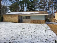 Building Photo - This is a great one story home with 3 bedr...