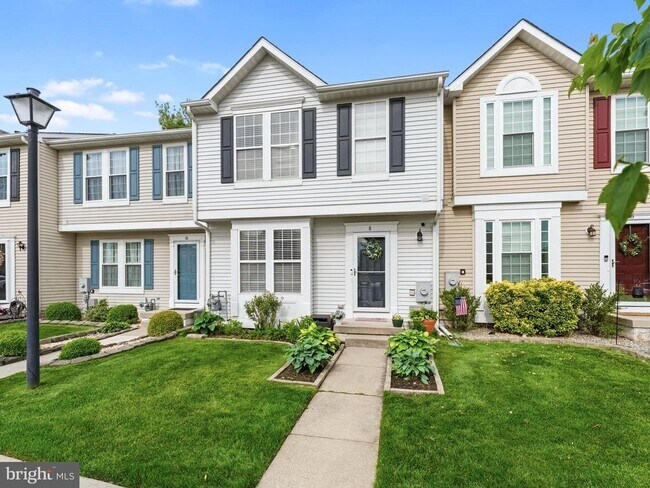 Building Photo - 8 Pinehurst Ct