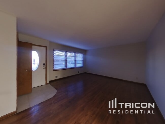 Building Photo - 3733 Hillsboro Ave N