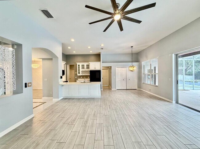 Building Photo - 4301 River Close Blvd