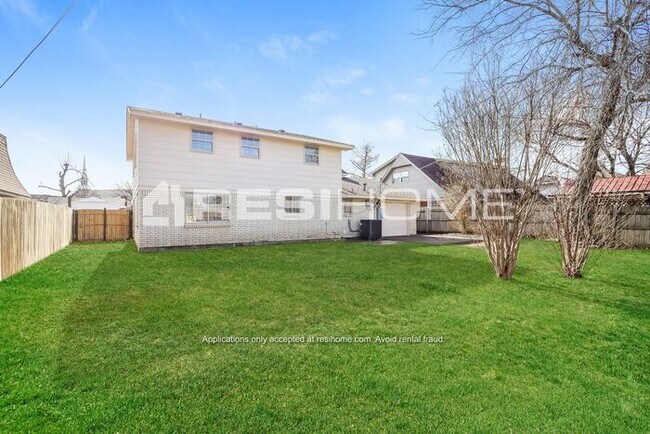 Building Photo - 2229 Flair Dr