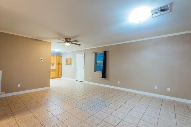 Building Photo - 5617 Schutz St