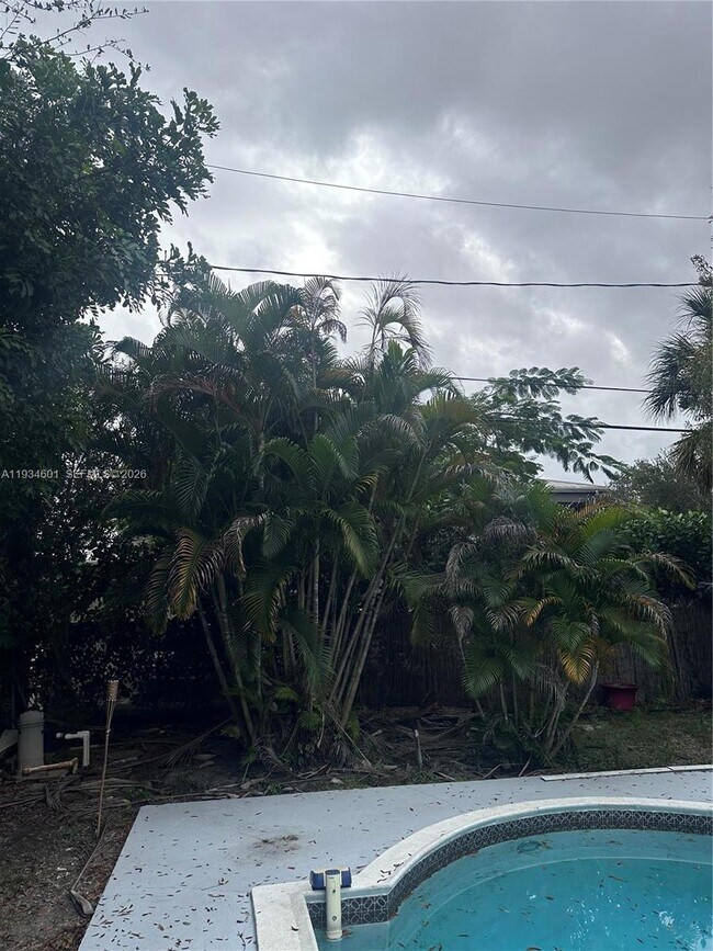 Building Photo - 200 SE 19th St