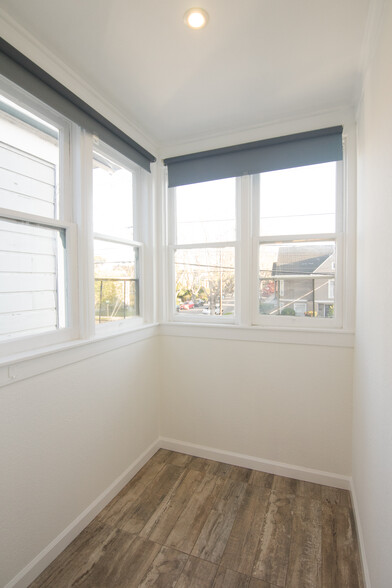 Building Photo - 1009 Lincoln Ave