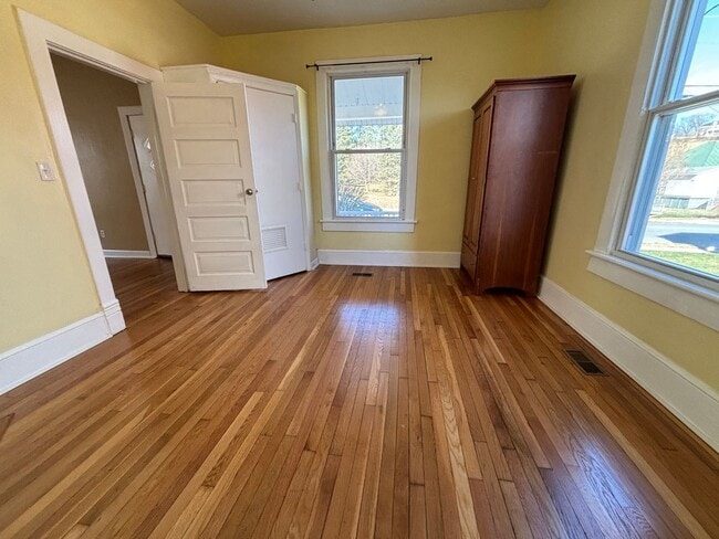 Building Photo - 14 W Carrollton Ave