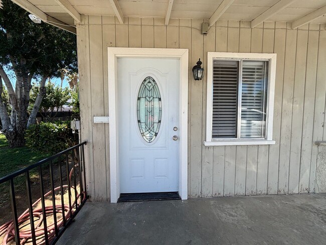 Building Photo - Charming West Lancaster Duplex
