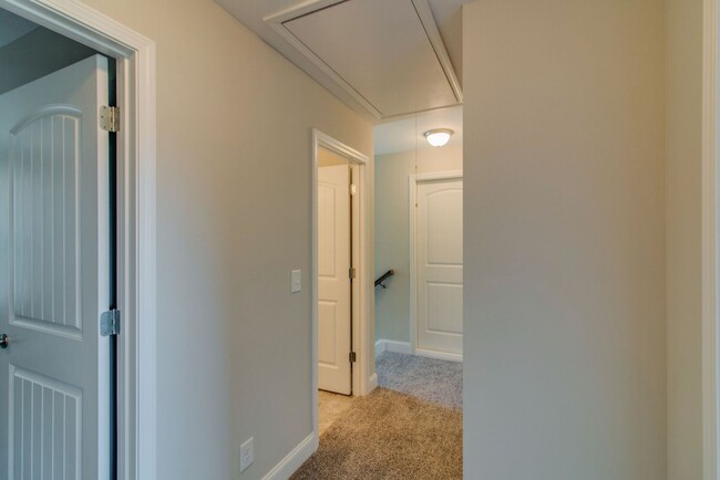Building Photo - 1132 Eagle's View Dr
