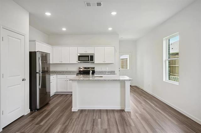 Building Photo - 2004 Prairie Ln