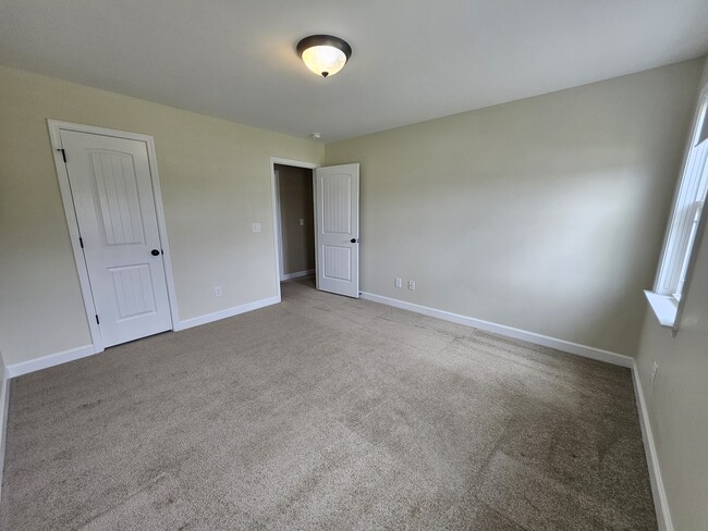Building Photo - 303 Weeping Willow Dr