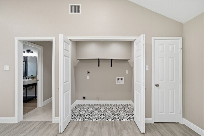 Building Photo - 2603 Baycrest Dr