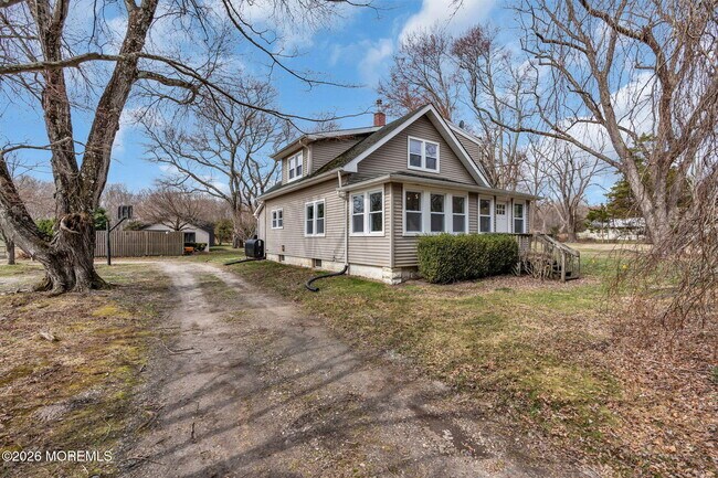 Building Photo - 460 Brickyard Rd