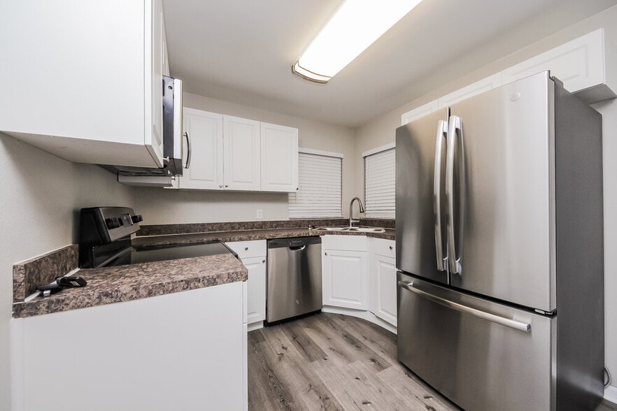 Building Photo - 2928 Dana Ln