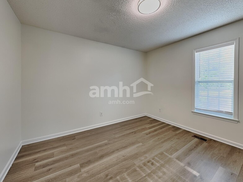 Building Photo - 205 Wood Green Dr