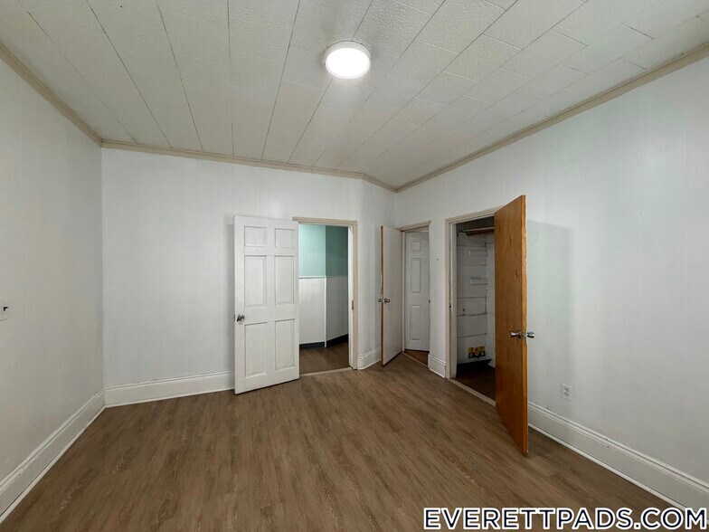 Building Photo - 44 School St