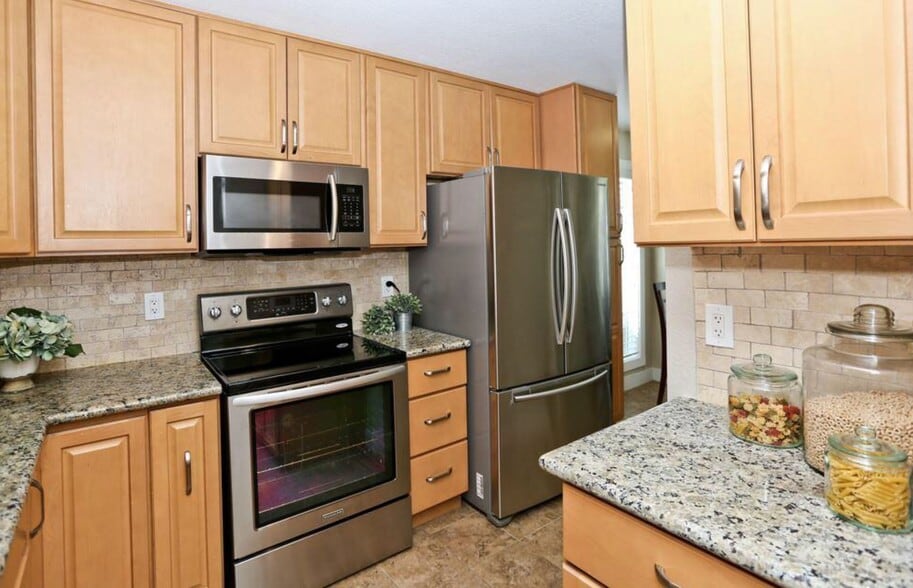 Kitchen - 277 Hidden Creek Ct