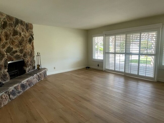 Building Photo - Charming Camarillo Retreat with Stunning M...