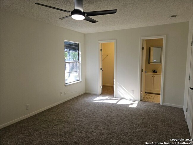 Building Photo - 4 Bedroom one story in Silver Creek