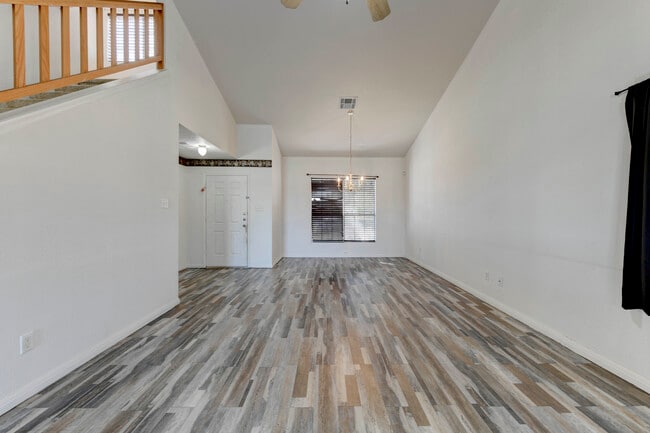 Building Photo - 4201 Thunder Creek Dr