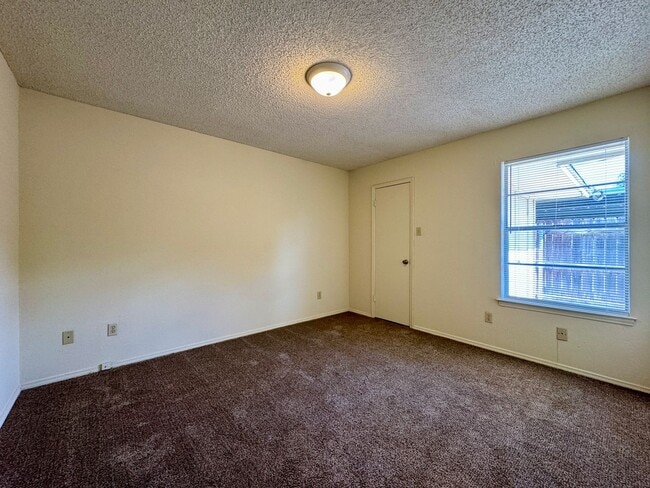 Building Photo - Duplex