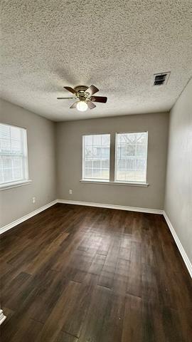 Building Photo - 370 W Park St