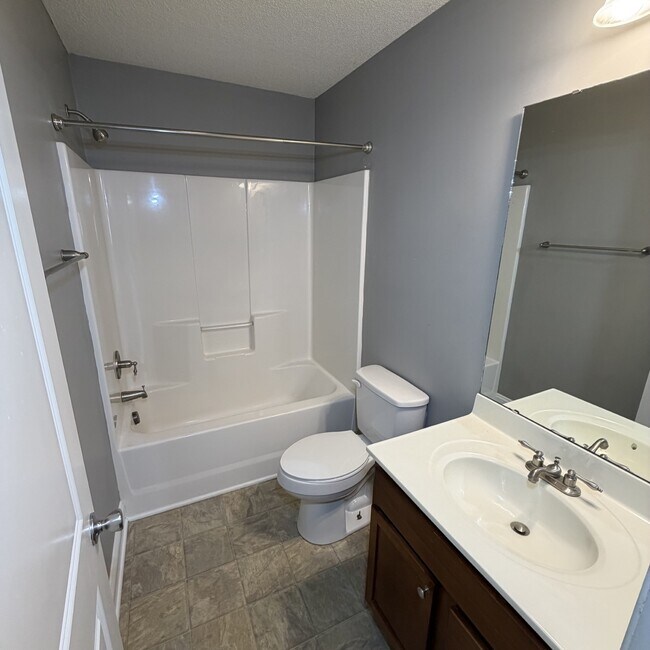 Building Photo - 2552 Saddleback Dr