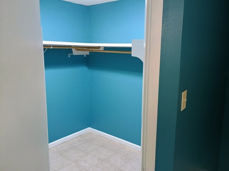 Walk in closet - 1620 Landry Dr