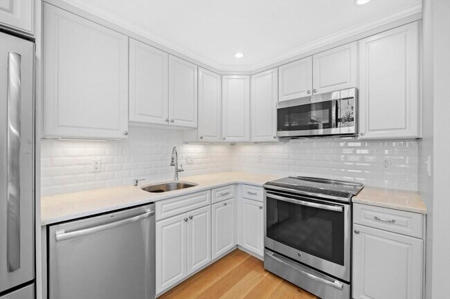 Primary Photo - 30 Monument Sq