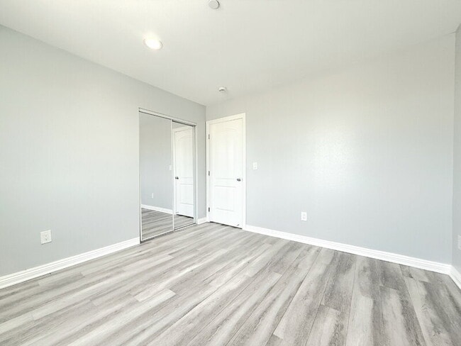 Building Photo - 320 E 55th St