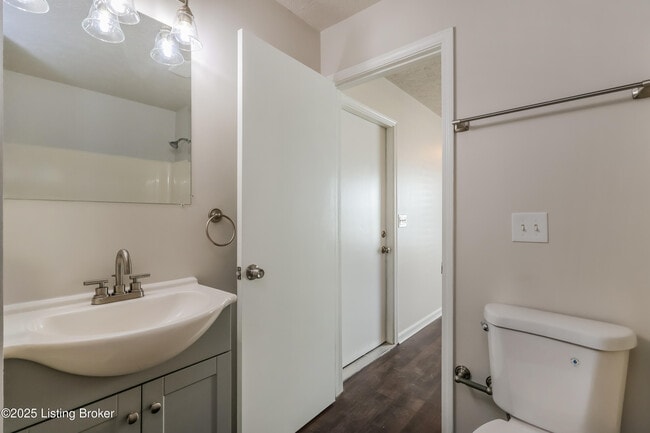 Building Photo - 4121 Mimosa View Dr