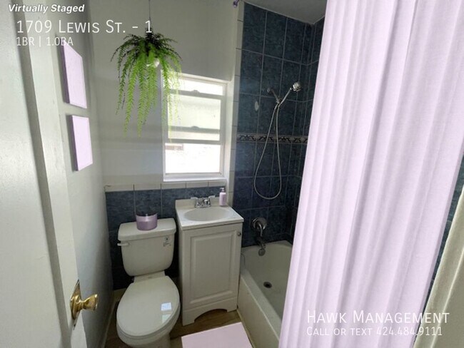 Building Photo - 1709 Lewis St