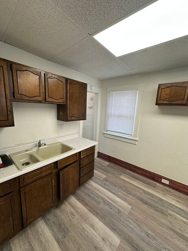 Building Photo - AJE1461