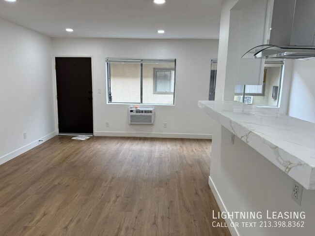 Building Photo - Stylish 1-Bedroom in North Hollywood