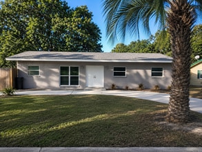 Building Photo - Recently renovated home in great neighborhood close to schools, parks, and shopping
